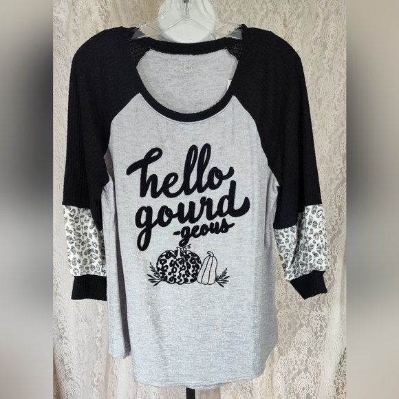 Fall Hello Gourdeous knit top gray Black size L. NWT - Picture 1 of 4